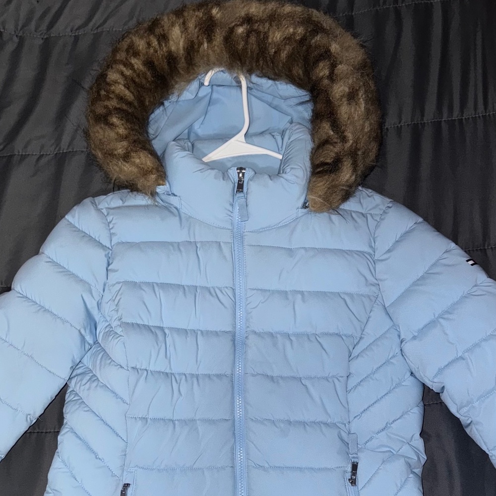 Tommy Hilfiger Women's Faux Fur Trimmed Short Puffer (Blue)